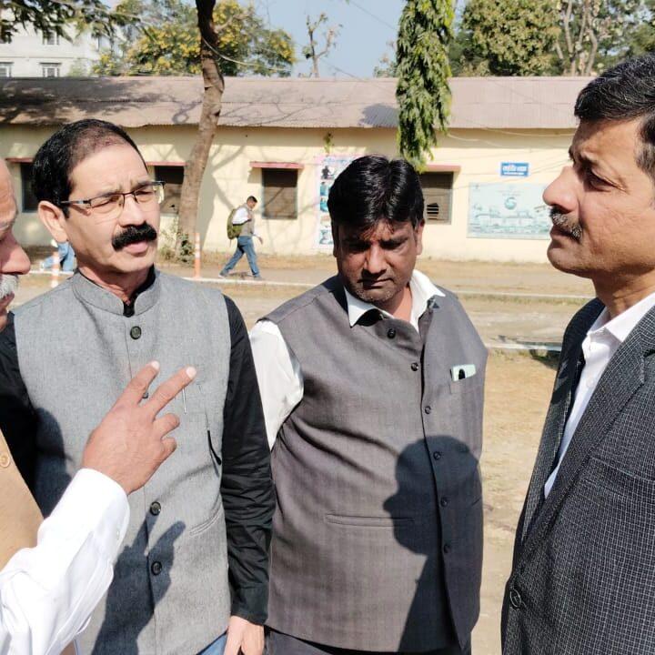 एआरटीओ कार्यालय में व्याप्त अवस्थाओं एवं समस्याओं को लेकर किया मोर्चा टीम ने भ्रमण