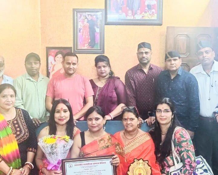 उत्तराखंड सामाजिक सम्मान संगठन ने किया समाज सेविका रेनू रौतेला का सम्मान।
