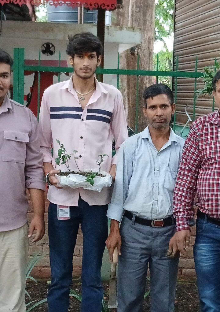उत्तराखंड सामाजिक सम्मान सेवा ट्रस्ट* जिलाअध्यक्ष शिवम भट्ट के नेतृत्व में विश्व पर्यावरण दिवस पर गांधी पार्क में पौधारोपण किया-USSST