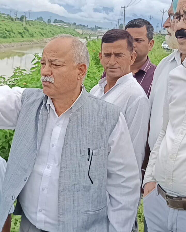 जल विद्युत निगम की शक्ति नहर के बार-बार क्षतिग्रस्त होने को लेकर दहाड़ा मोर्चा